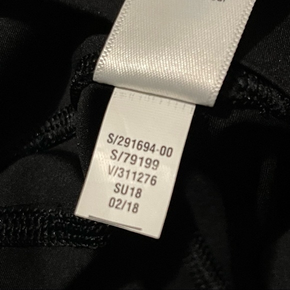 Athleta Black Sonic Capri Leggings size M High Rise Raw Hem Reflective - Picture 5 of 8